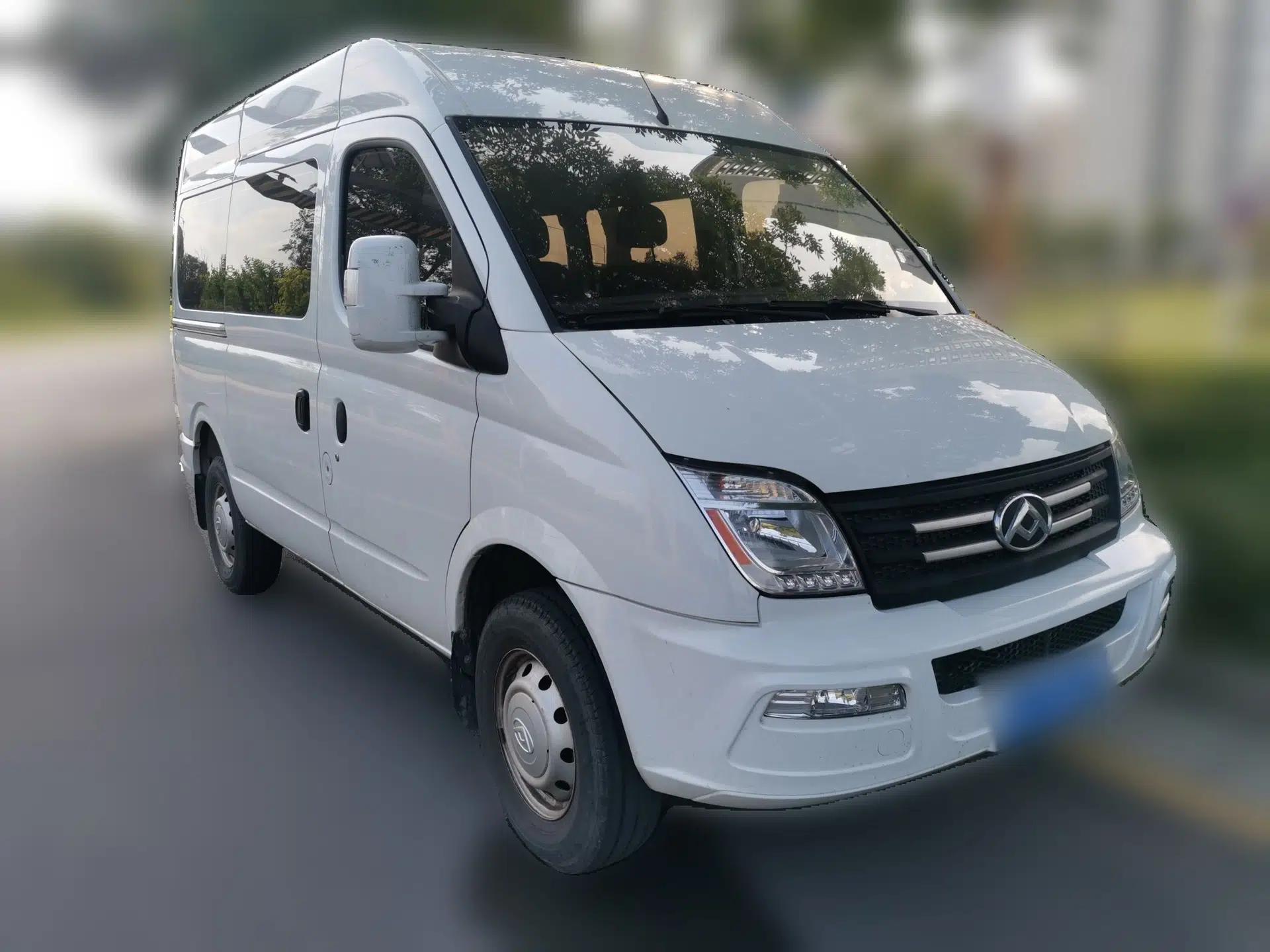 SAIC MAXUS Xintu V80 2021 2.0T Manual Classic Aoyuntong Short Wheelbase Ultra-Low Roof 5/6-Seater — миниатюра 3