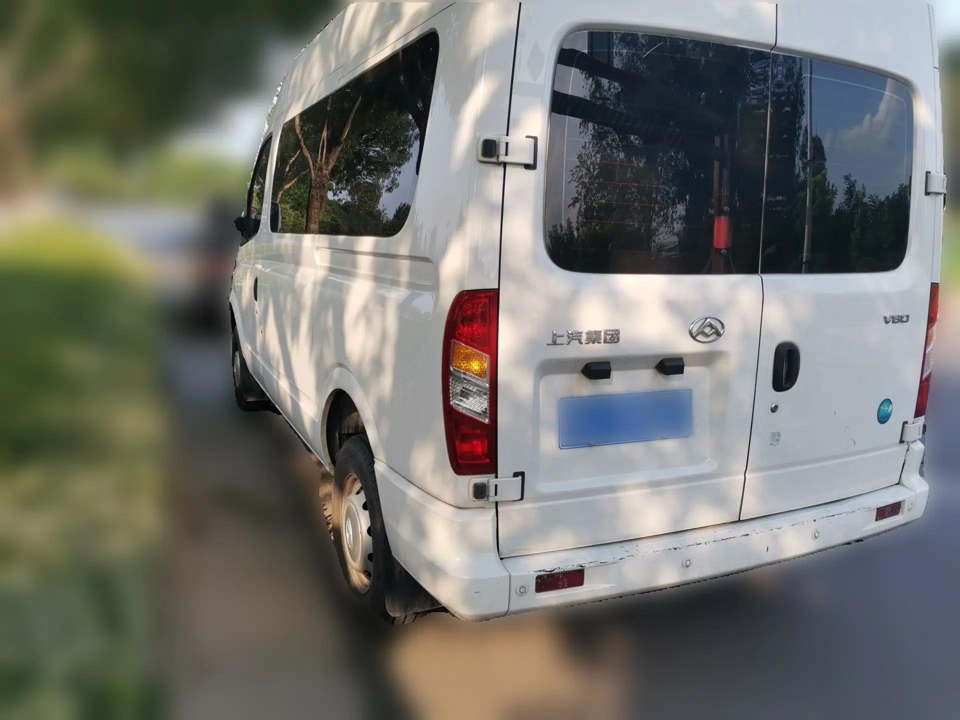 SAIC MAXUS Xintu V80 2021 2.0T Manual Classic Aoyuntong Short Wheelbase Ultra-Low Roof 5/6-Seater — миниатюра 4
