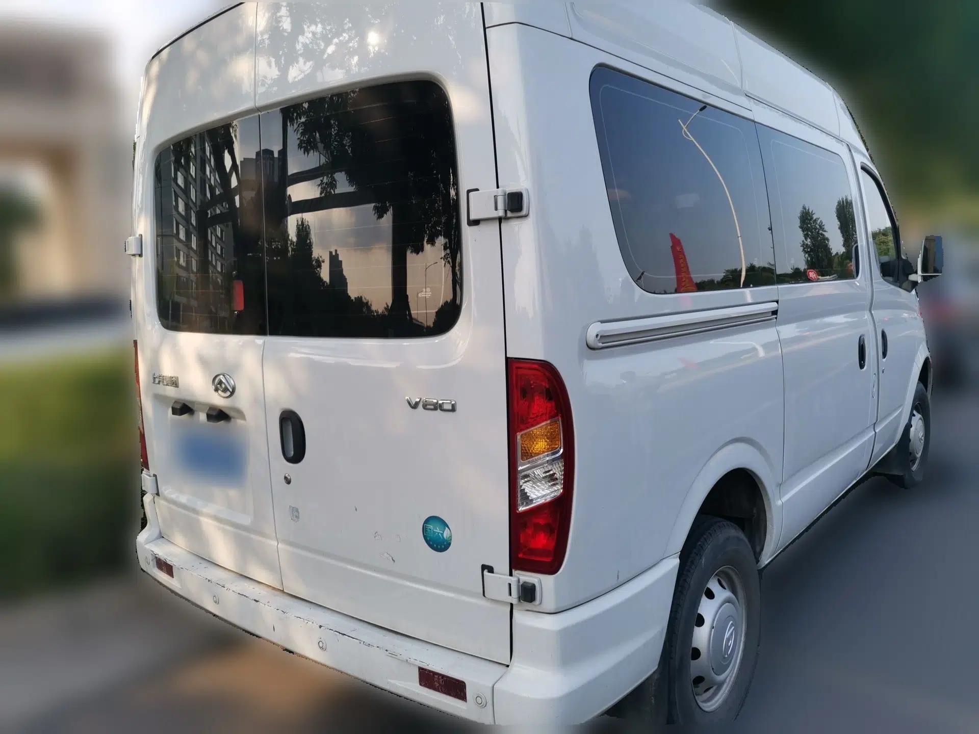 SAIC MAXUS Xintu V80 2021 2.0T Manual Classic Aoyuntong Short Wheelbase Ultra-Low Roof 5/6-Seater — миниатюра 6
