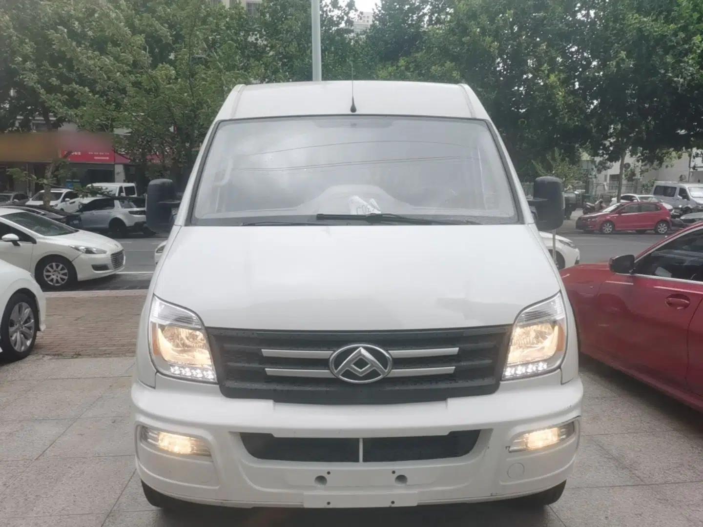 SAIC MAXUS Xintu V80 2021 2.0T Manual Classic Aoyuntong Short Wheelbase Mid-Roof 5/6-Seater — миниатюра 2