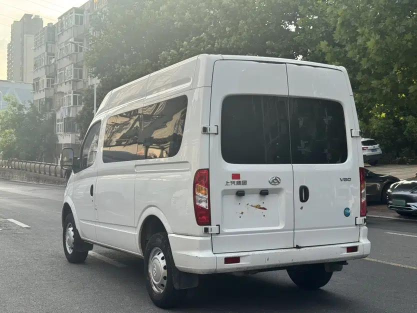 SAIC MAXUS Xintu V80 2021 2.0T Manual Classic Aoyuntong Short Wheelbase Mid-Roof 5/6-Seater — миниатюра 12