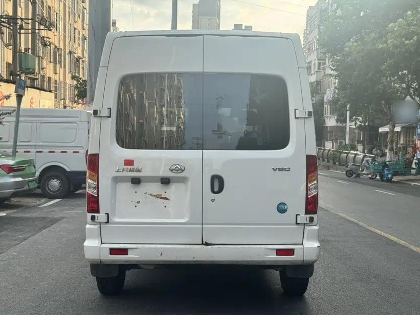 SAIC MAXUS Xintu V80 2021 2.0T Manual Classic Aoyuntong Short Wheelbase Mid-Roof 5/6-Seater — миниатюра 15