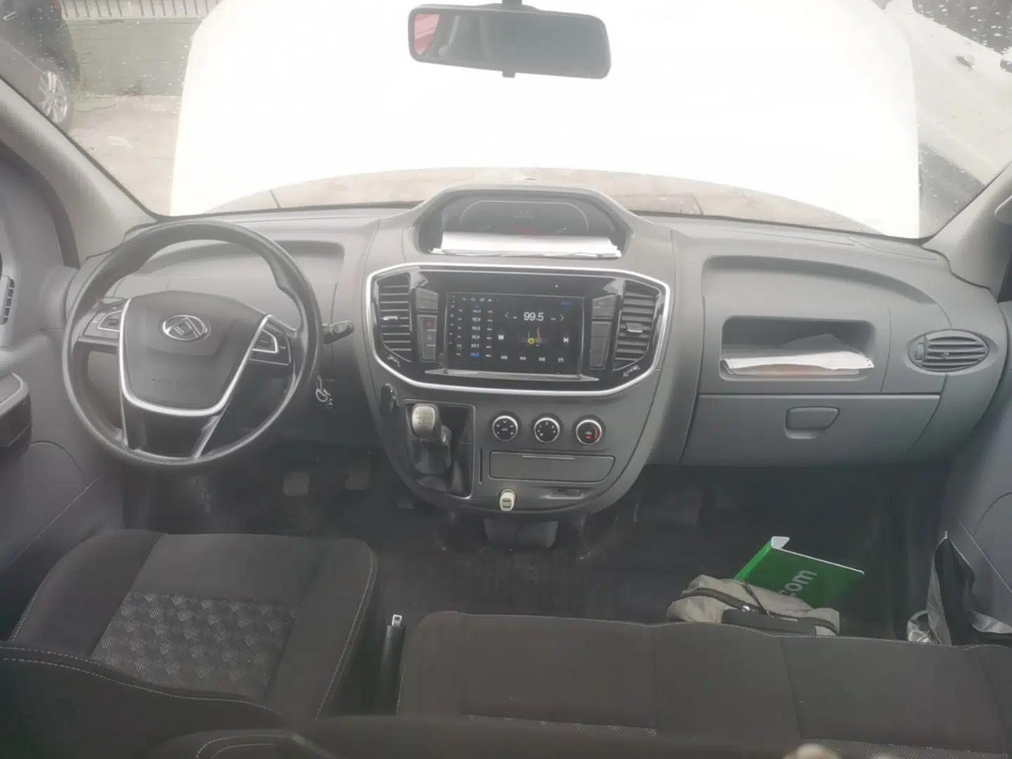 SAIC MAXUS Xintu V80 2021 2.0T Manual Classic Aoyuntong Short Wheelbase Mid-Roof 5/6-Seater — миниатюра 19