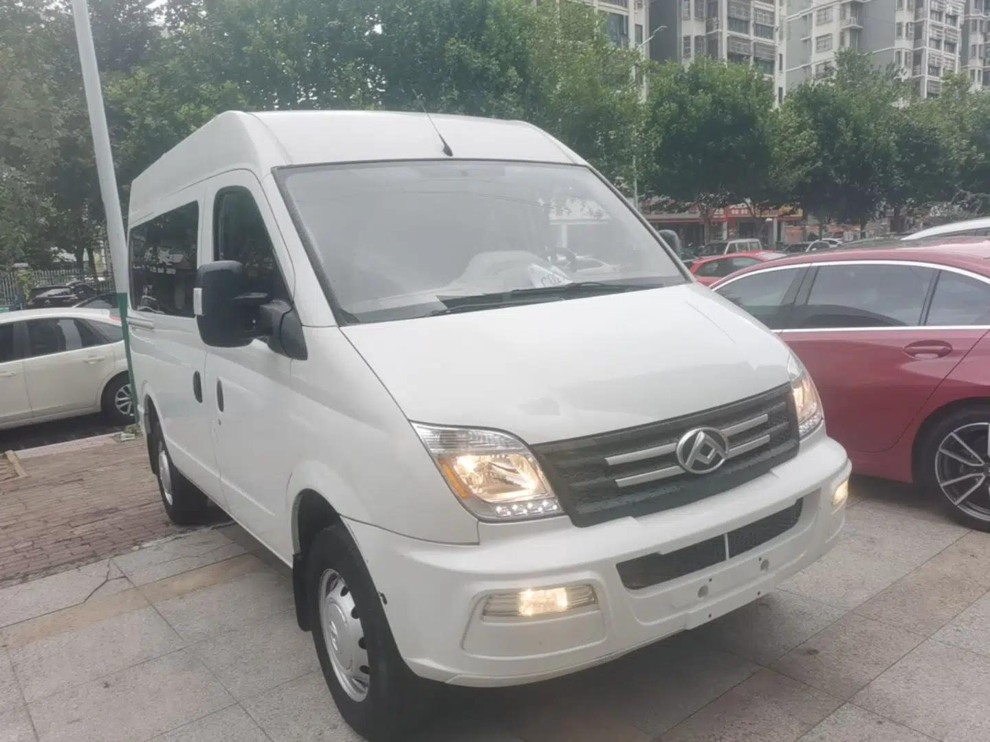 SAIC MAXUS Xintu V80 2021 2.0T Manual Classic Aoyuntong Short Wheelbase Mid-Roof 5/6-Seater — миниатюра 3