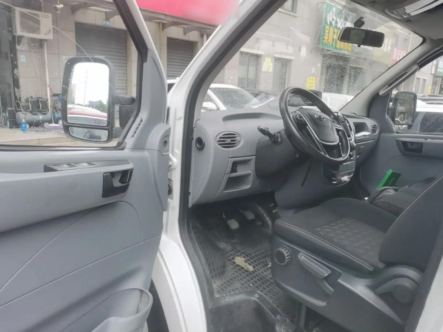 SAIC MAXUS Xintu V80 2021 2.0T Manual Classic Aoyuntong Short Wheelbase Mid-Roof 5/6-Seater — миниатюра 25