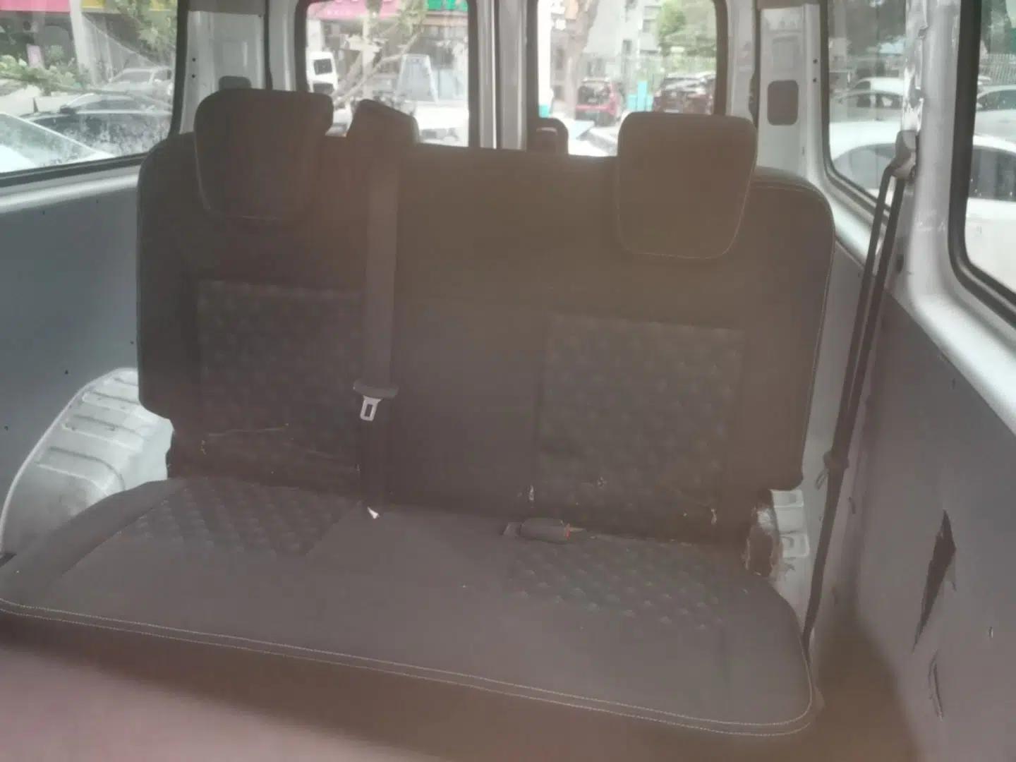 SAIC MAXUS Xintu V80 2021 2.0T Manual Classic Aoyuntong Short Wheelbase Mid-Roof 5/6-Seater — миниатюра 27