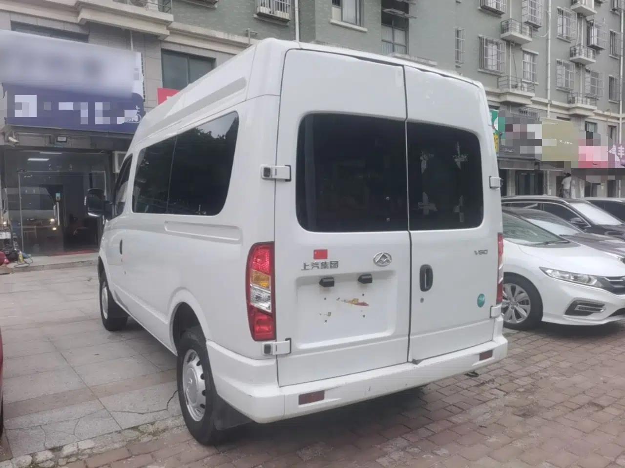 SAIC MAXUS Xintu V80 2021 2.0T Manual Classic Aoyuntong Short Wheelbase Mid-Roof 5/6-Seater — миниатюра 4