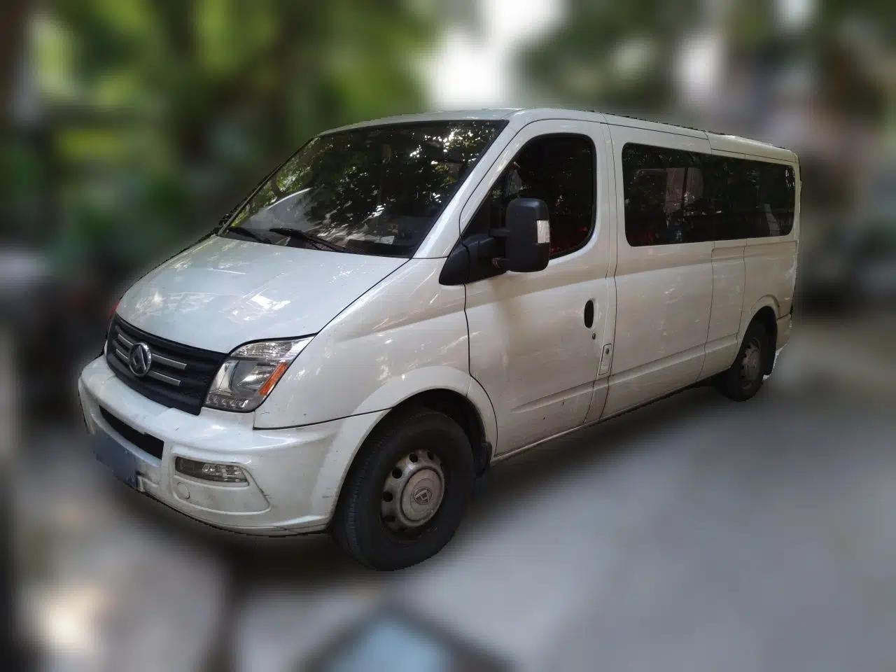 SAIC MAXUS Xintu V80 2023 2.0T Manual Classic Aoyuntong Long Wheelbase Ultra-Low Roof 6/7/8/9-Seater — миниатюра 1