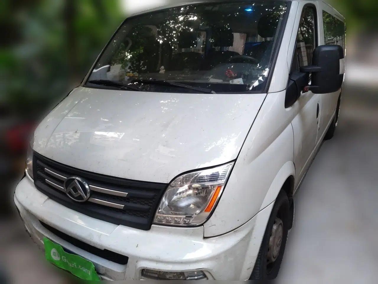 SAIC MAXUS Xintu V80 2023 2.0T Manual Classic Aoyuntong Long Wheelbase Ultra-Low Roof 6/7/8/9-Seater — миниатюра 2