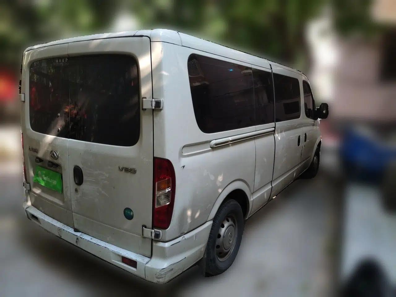 SAIC MAXUS Xintu V80 2023 2.0T Manual Classic Aoyuntong Long Wheelbase Ultra-Low Roof 6/7/8/9-Seater — миниатюра 6