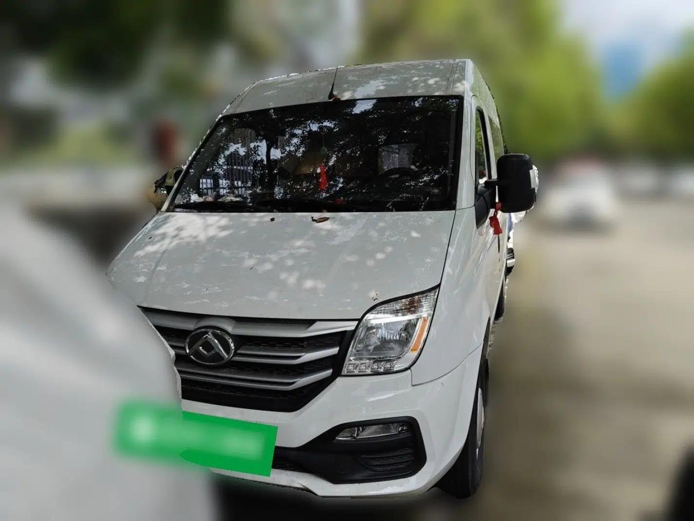 SAIC MAXUS Xintu V80 2023 2.0T Manual Classic Aoyuntong Short Wheelbase Mid-Roof 5/6-Seater — миниатюра 2