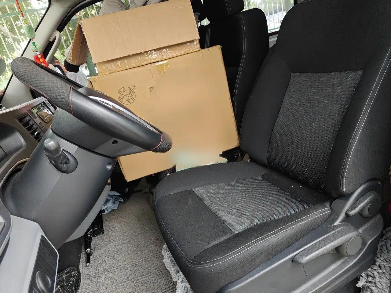 SAIC MAXUS Xintu V80 2023 2.0T Manual Classic Aoyuntong Short Wheelbase Mid-Roof 5/6-Seater — миниатюра 14