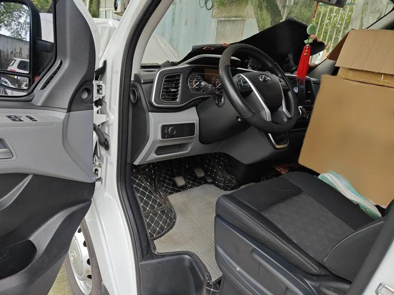 SAIC MAXUS Xintu V80 2023 2.0T Manual Classic Aoyuntong Short Wheelbase Mid-Roof 5/6-Seater — миниатюра 19