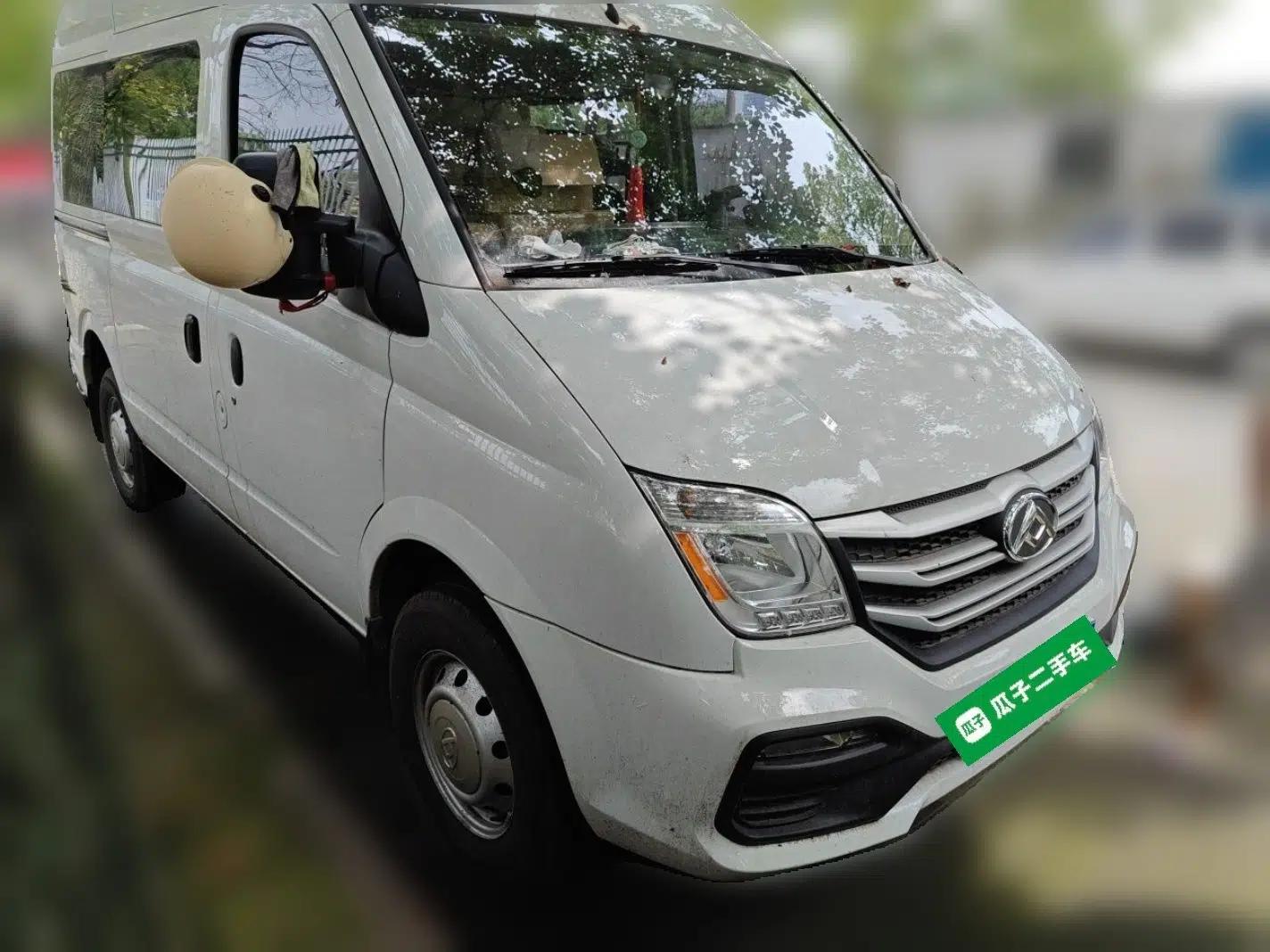 SAIC MAXUS Xintu V80 2023 2.0T Manual Classic Aoyuntong Short Wheelbase Mid-Roof 5/6-Seater — миниатюра 3