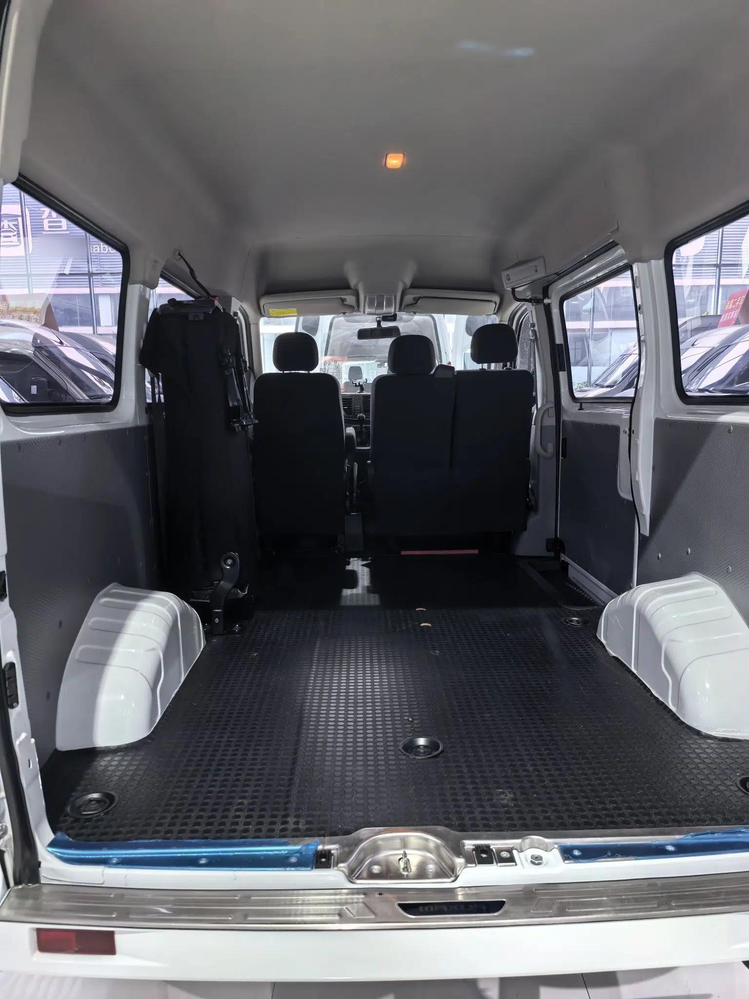 SAIC MAXUS Xintu V80 2023 2.0T Manual Classic Aoyuntong Short Wheelbase Mid-Roof 5/6-Seater — миниатюра 21