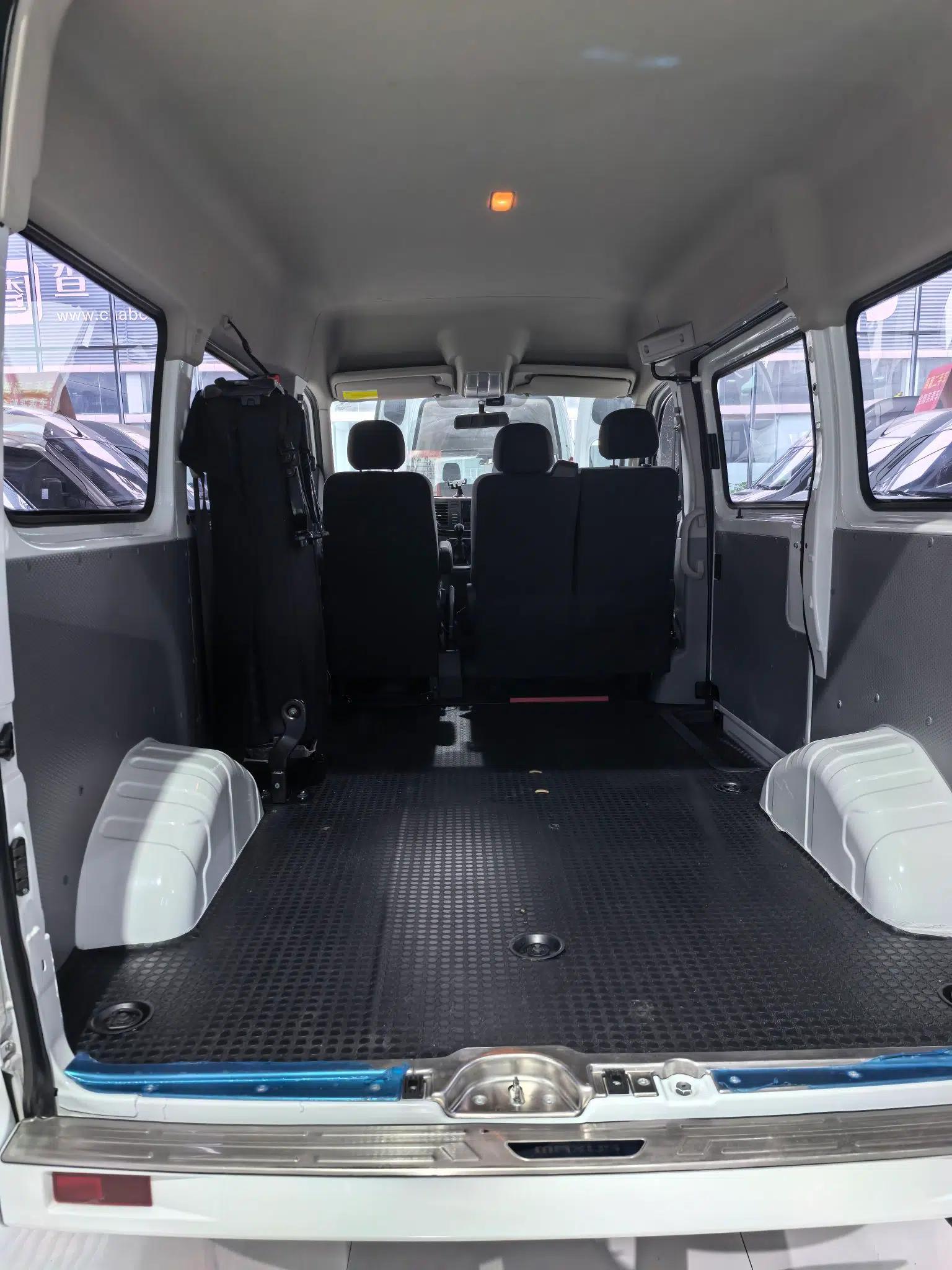 SAIC MAXUS Xintu V80 2023 2.0T Manual Classic Aoyuntong Short Wheelbase Mid-Roof 5/6-Seater — миниатюра 22