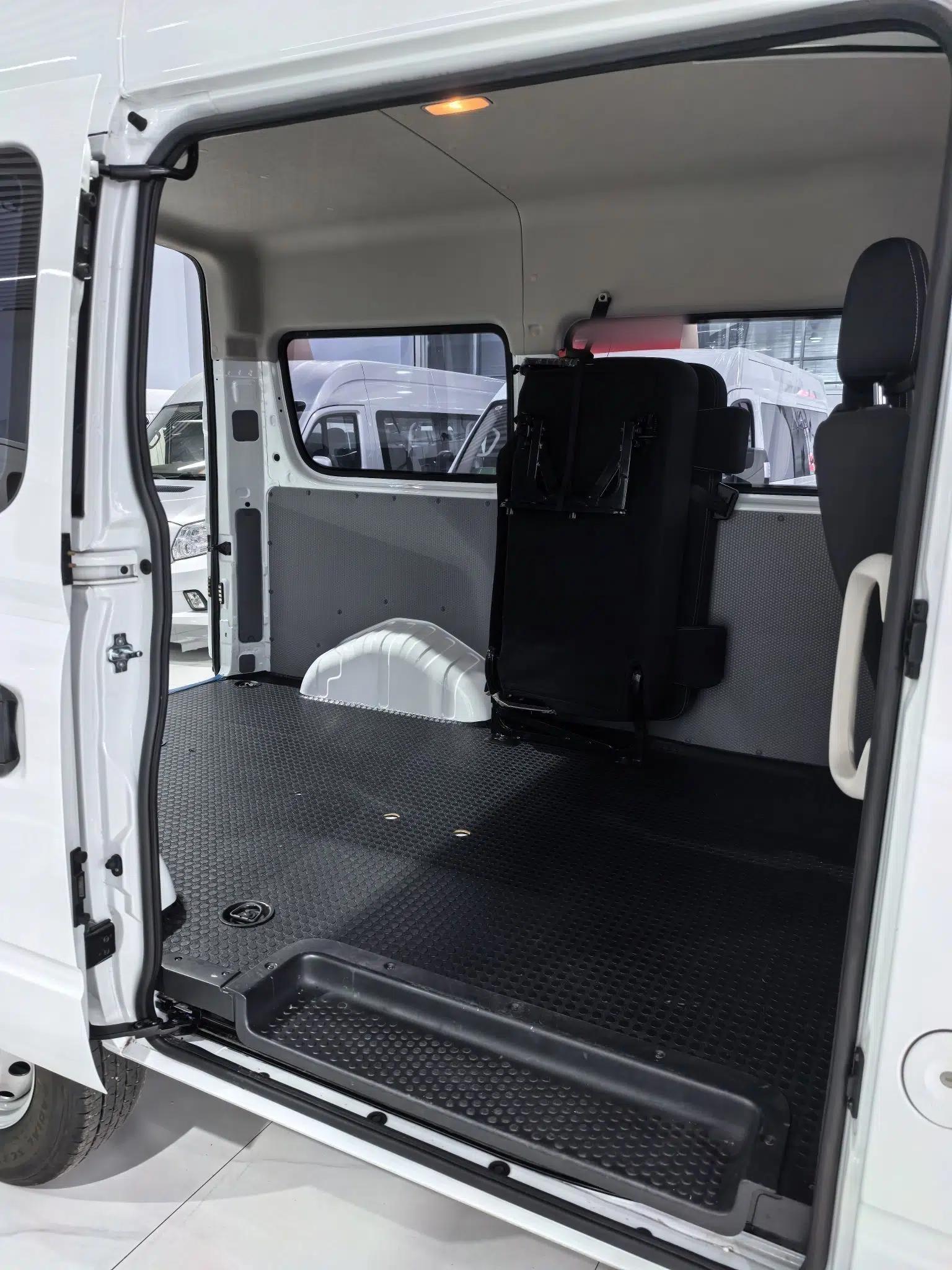SAIC MAXUS Xintu V80 2023 2.0T Manual Classic Aoyuntong Short Wheelbase Mid-Roof 5/6-Seater — миниатюра 26