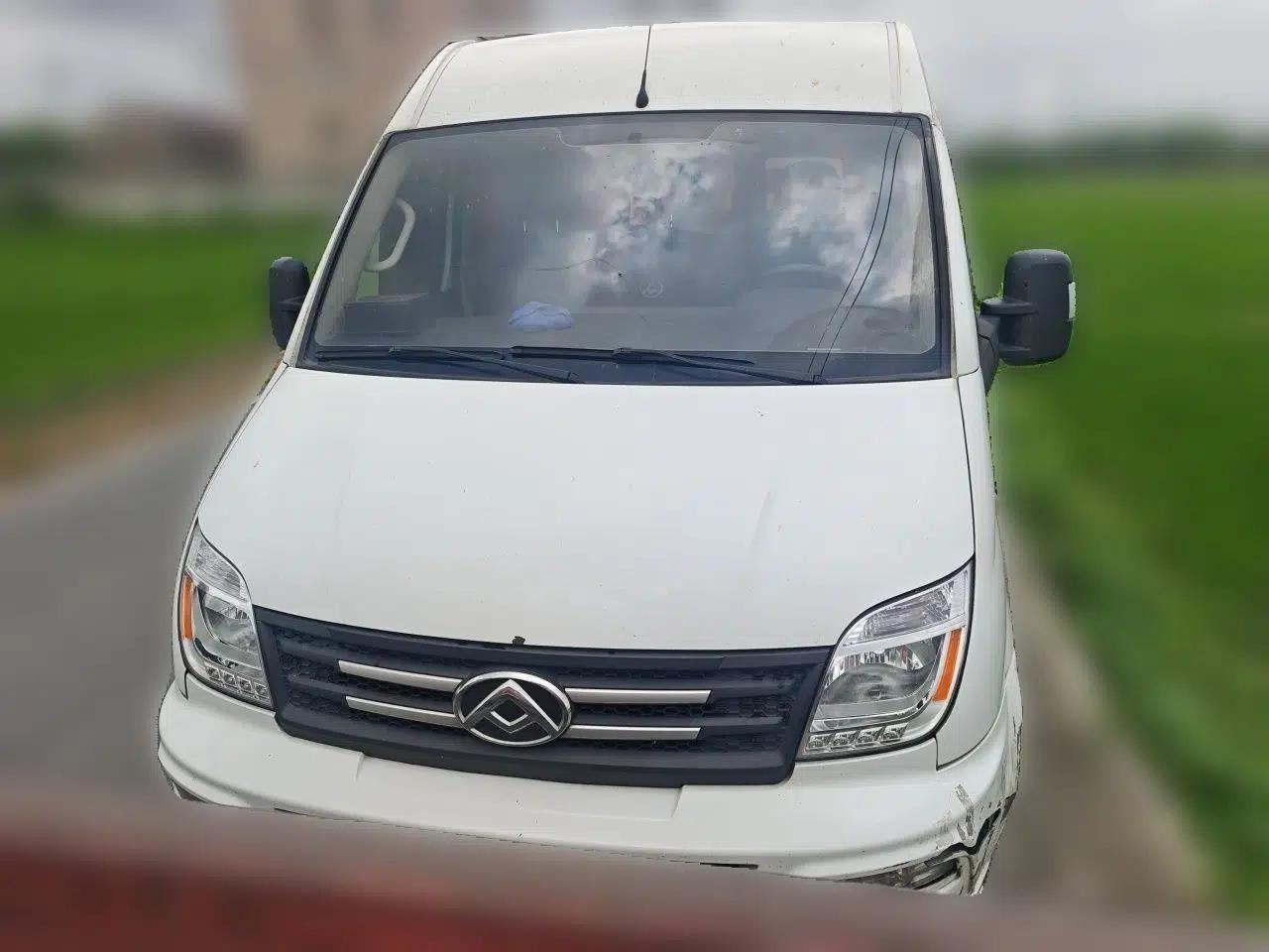SAIC MAXUS Xintu V80 2023 2.0T Manual Classic Aoyuntong Long Wheelbase Mid-Height 6/7/8/9-Seater — миниатюра 2