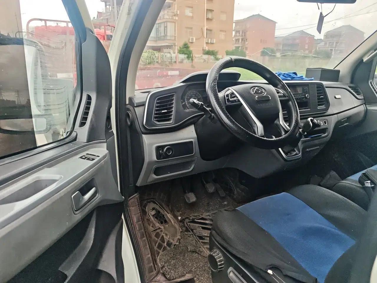 SAIC MAXUS Xintu V80 2023 2.0T Manual Classic Aoyuntong Long Wheelbase Mid-Height 6/7/8/9-Seater — миниатюра 16