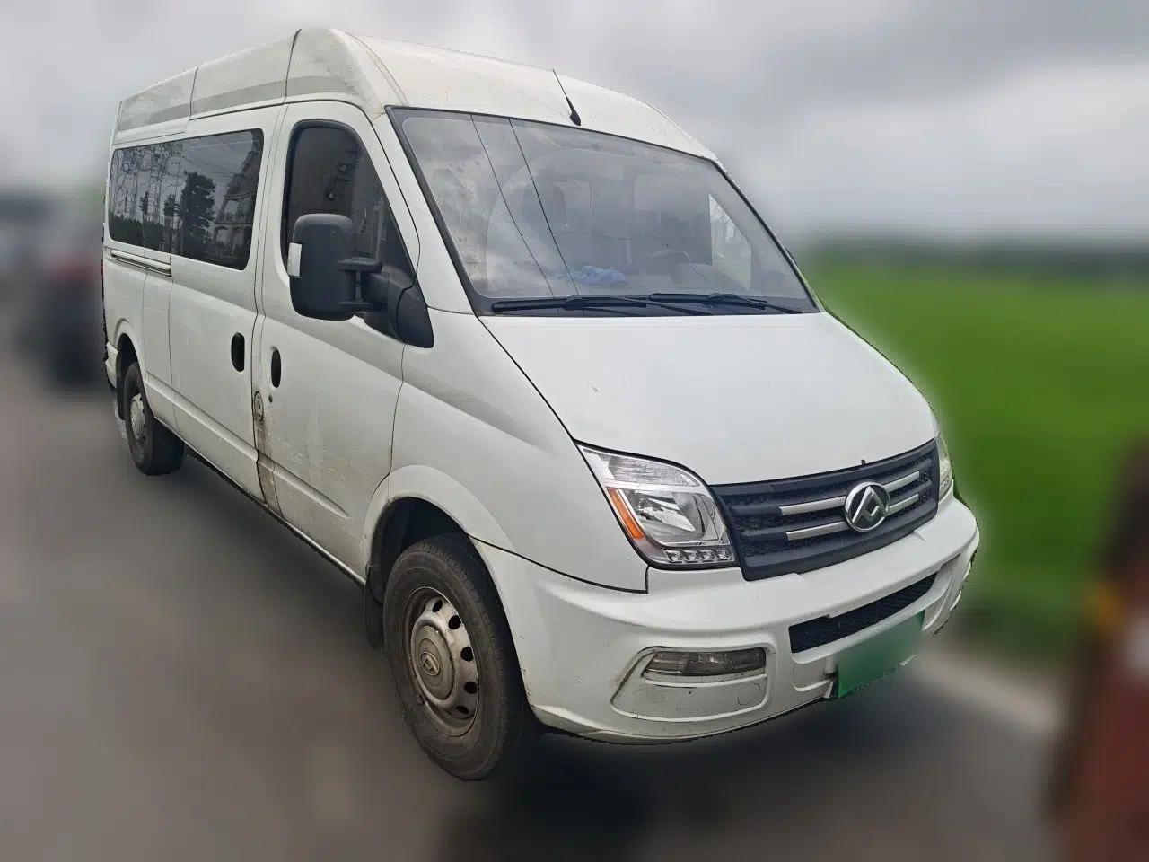 SAIC MAXUS Xintu V80 2023 2.0T Manual Classic Aoyuntong Long Wheelbase Mid-Height 6/7/8/9-Seater — миниатюра 3