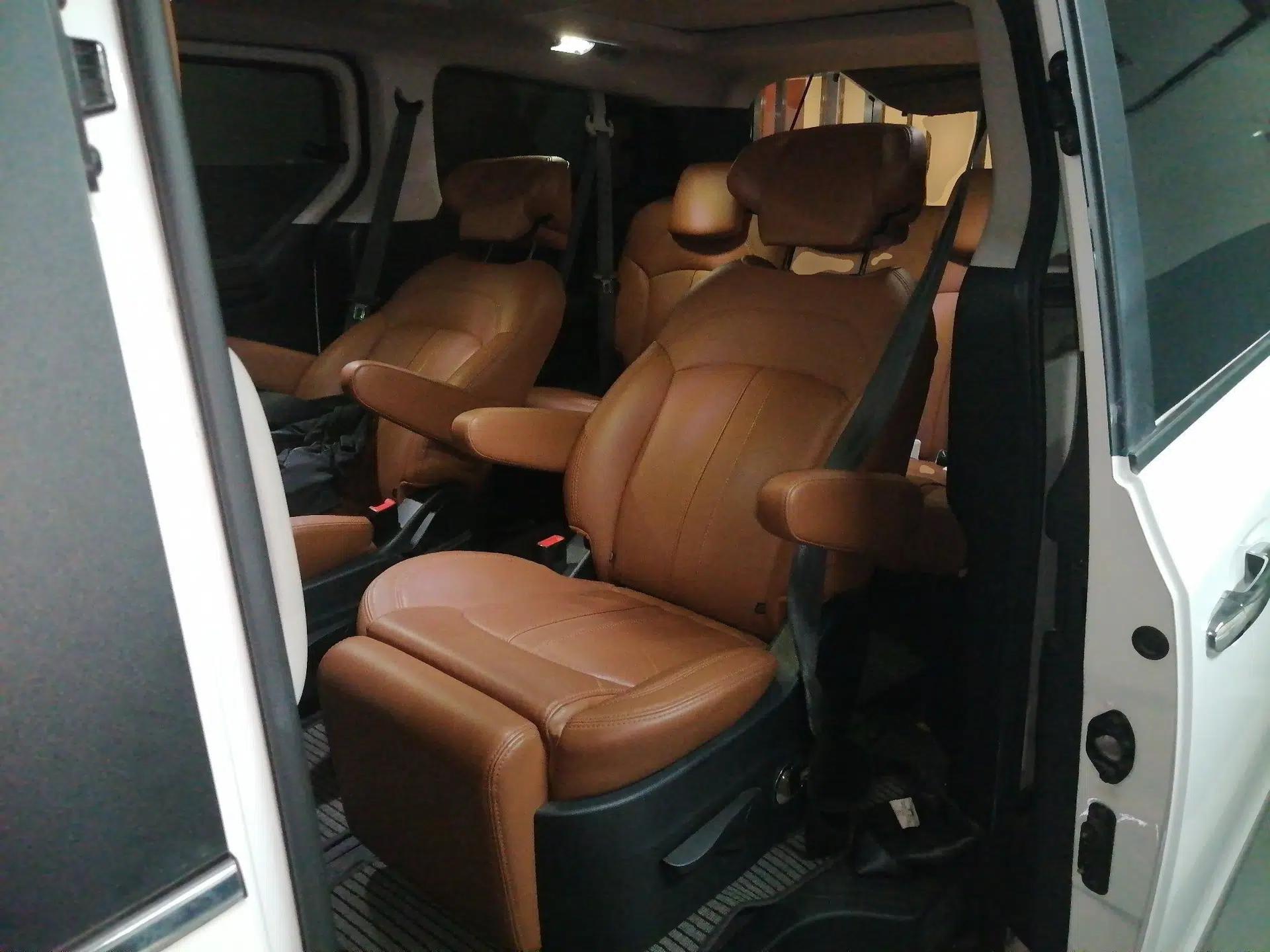 SAIC MAXUS G10 2018 PLUS 2.0T Automatic Black Gold Luxury Edition — миниатюра 17