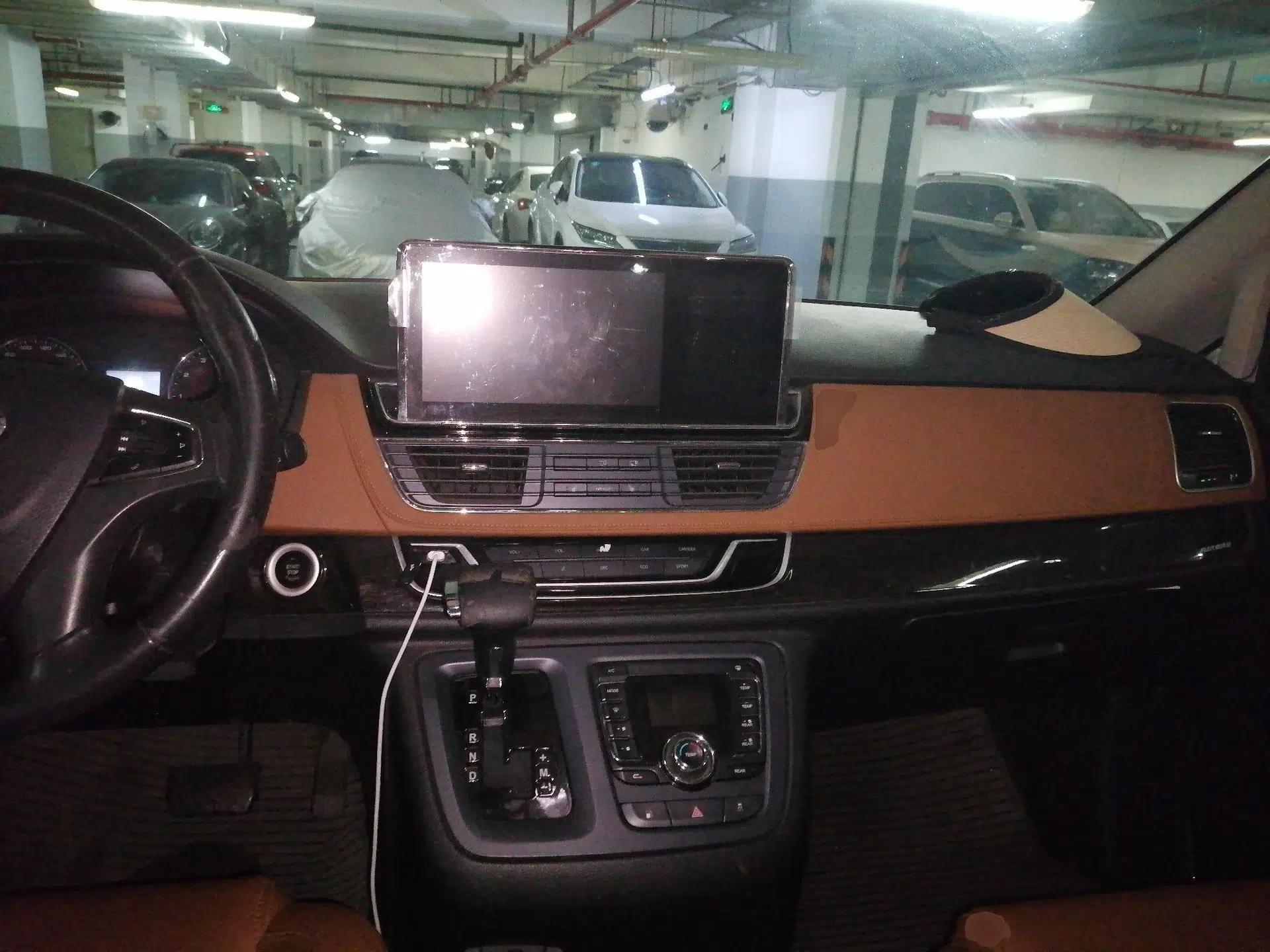 SAIC MAXUS G10 2018 PLUS 2.0T Automatic Black Gold Luxury Edition — миниатюра 9