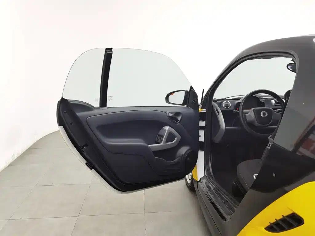 2012 Smart Fortwo 1.0 MHD Hardtop Standard Edition — миниатюра 8