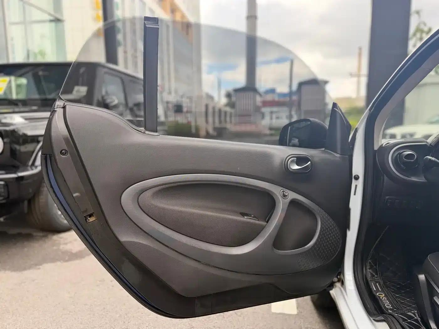 2015 Smart Fortwo 1.0L 52kW Hardtop Passion Edition — миниатюра 11