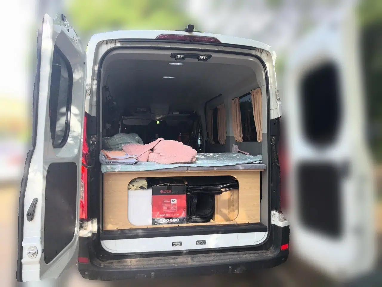 SAIC MAXUS Xintu V90 2022 2.0T Automatic Zhiyun King Rear-Drive Long Wheelbase High-Roof Design with Single Rear Tire—6/7 Seater — миниатюра 19