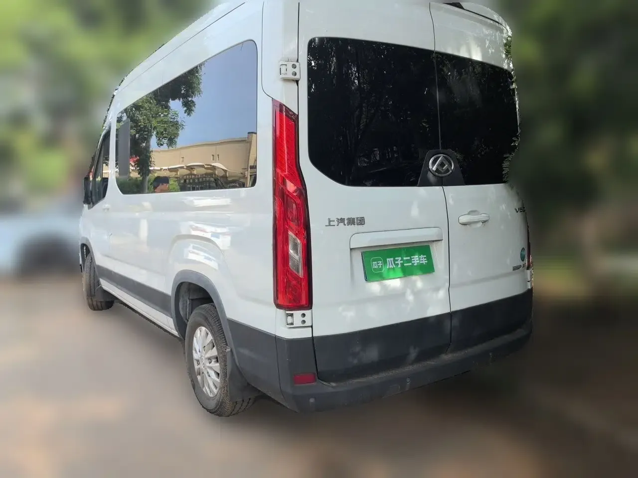 SAIC MAXUS Xintu V90 2022 2.0T Automatic Zhiyun King Rear-Drive Long Wheelbase High-Roof Design with Single Rear Tire—6/7 Seater — миниатюра 4