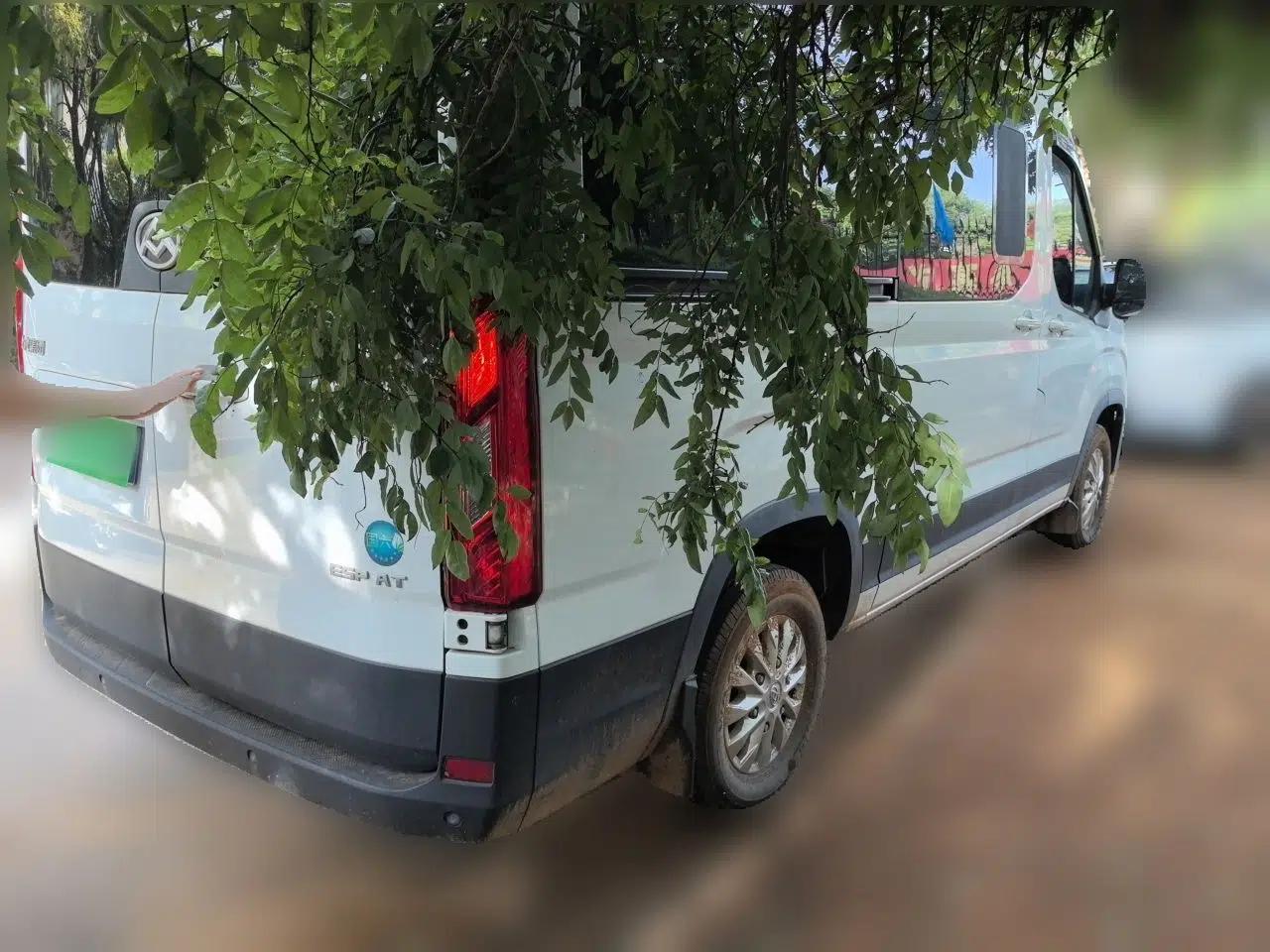 SAIC MAXUS Xintu V90 2022 2.0T Automatic Zhiyun King Rear-Drive Long Wheelbase High-Roof Design with Single Rear Tire—6/7 Seater — миниатюра 6