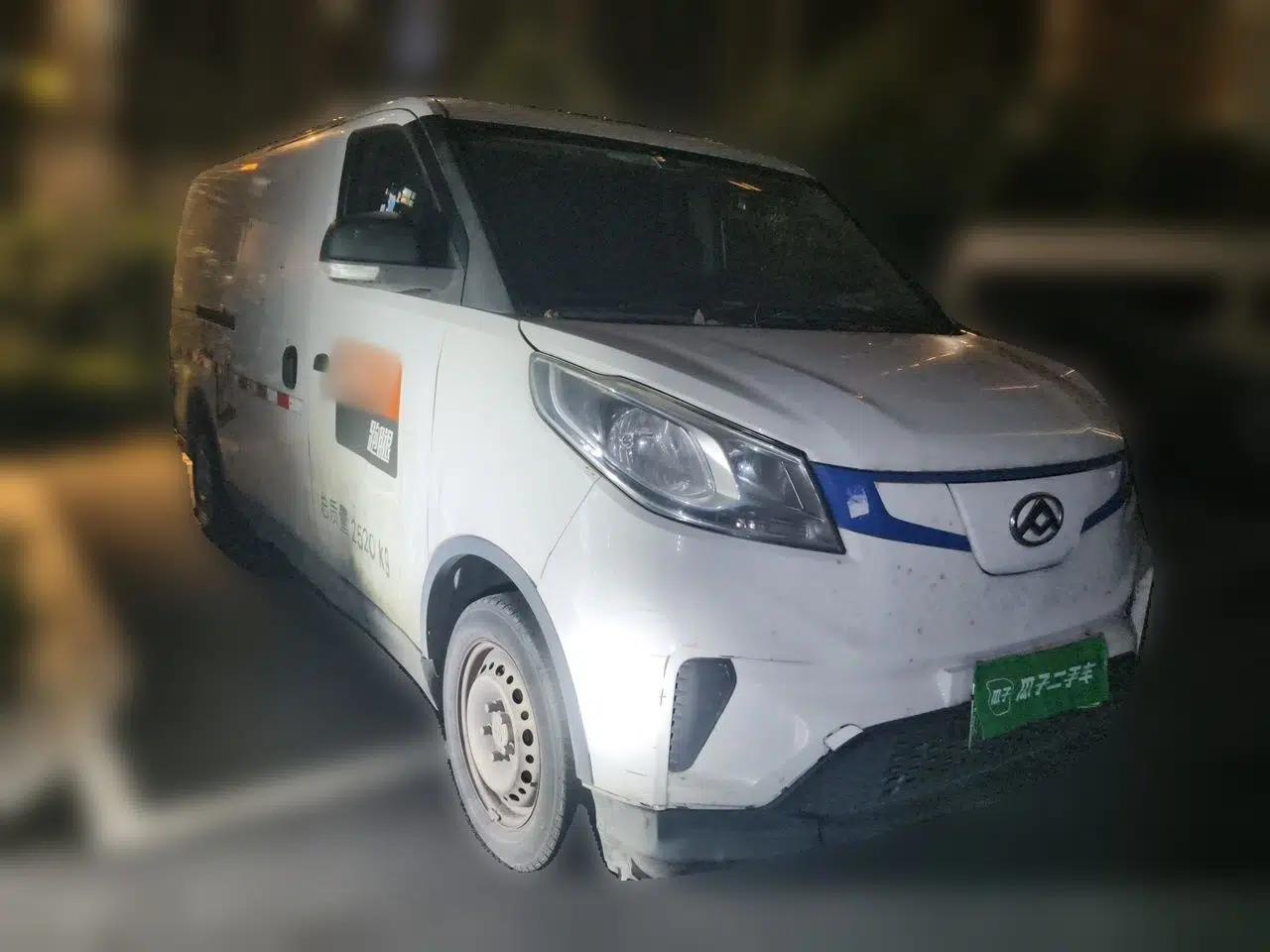 SAIC MAXUS EV30 2019 City Logistics Vehicle Fast Delivery Version Long Wheelbase Mengguli 35 kWh — миниатюра 3