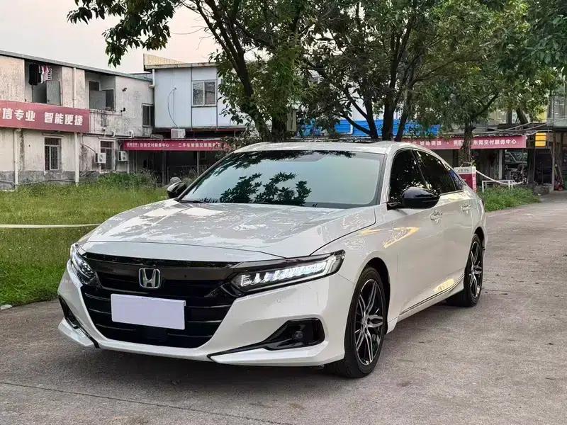 2022 Honda Accord Hybrid 2.0L Phantom Night Edition — миниатюра 1