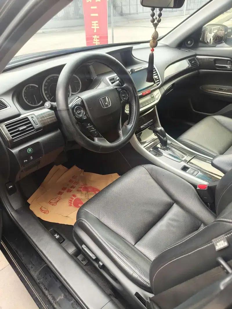 2014 Honda Accord 2.4L EXN Luxury Navigation Edition — миниатюра 9