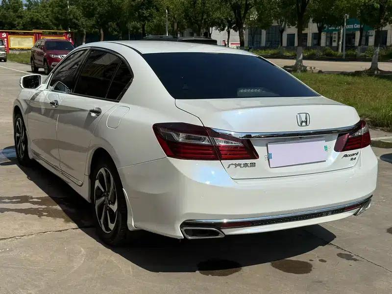 2016 Honda Accord 2.4L Premium Edition — миниатюра 4