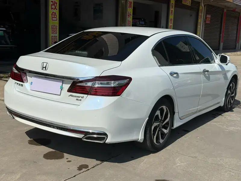 2016 Honda Accord 2.4L Premium Edition — миниатюра 6