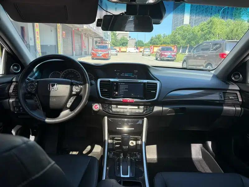 2016 Honda Accord 2.4L Premium Edition — миниатюра 7