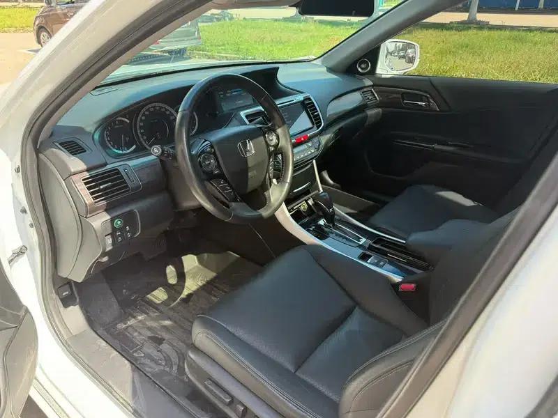 2016 Honda Accord 2.4L Premium Edition — миниатюра 8