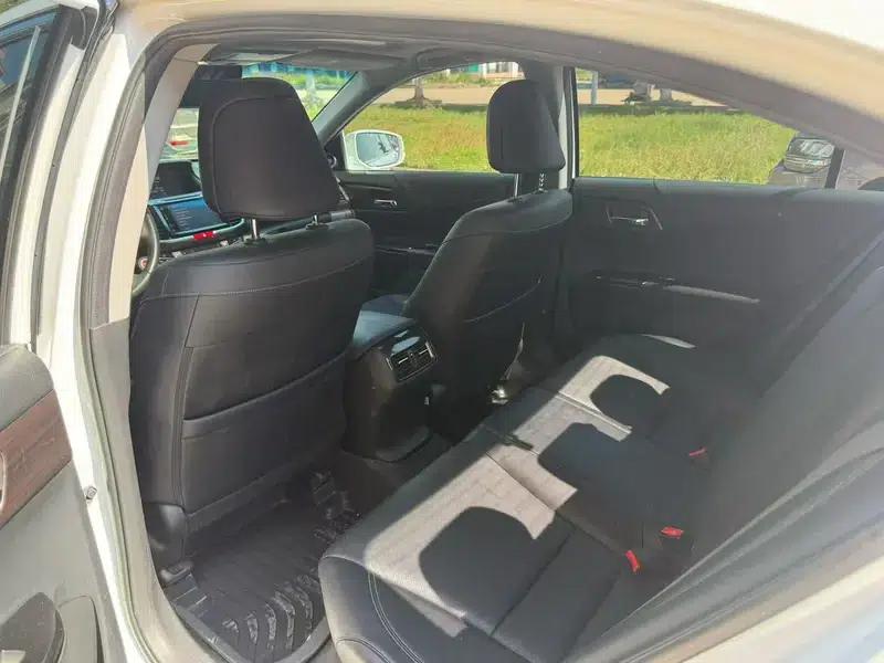 2016 Honda Accord 2.4L Premium Edition — миниатюра 9