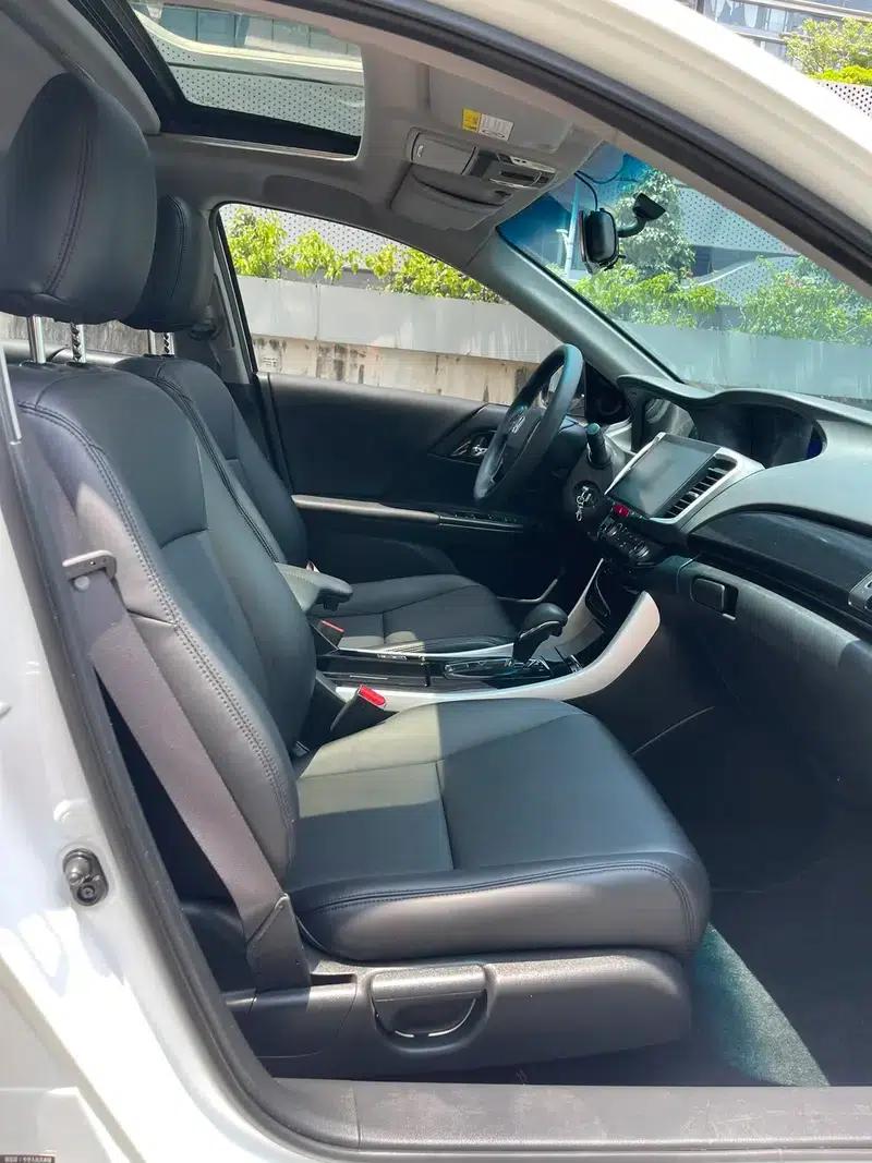2016 Honda Accord 2.0L Comfort Edition — миниатюра 15