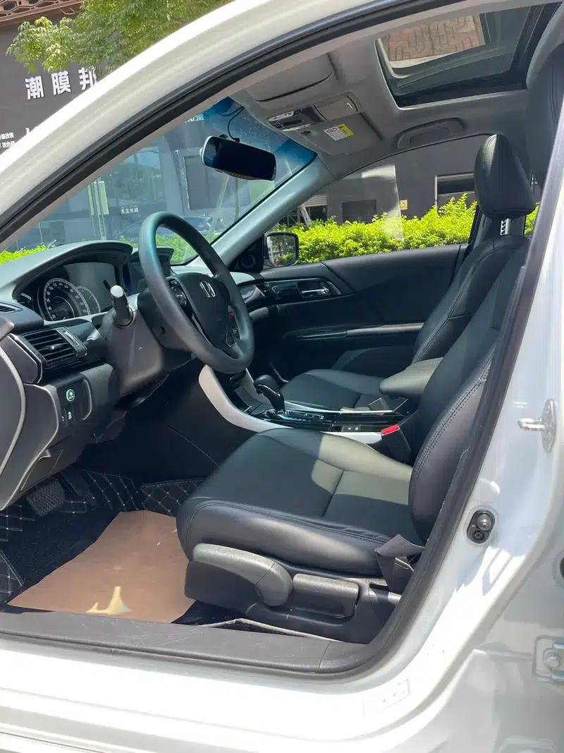 2016 Honda Accord 2.0L Comfort Edition — миниатюра 25
