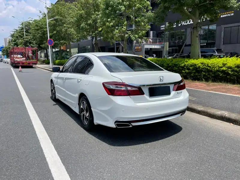 2016 Honda Accord 2.0L Comfort Edition — миниатюра 5