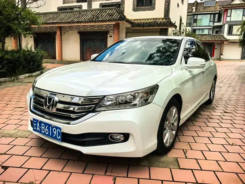 2014 Honda Accord 2.4L EXN Luxury Navigation Edition — миниатюра 1