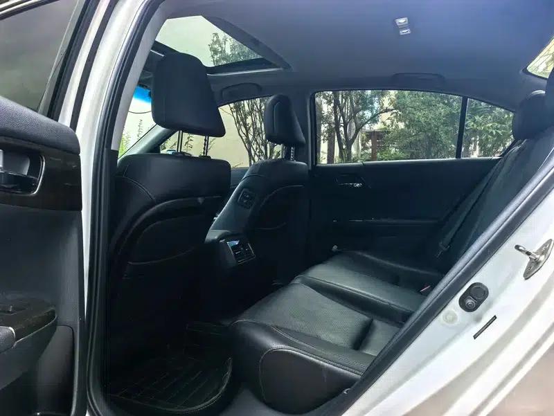2014 Honda Accord 2.4L EXN Luxury Navigation Edition — миниатюра 11