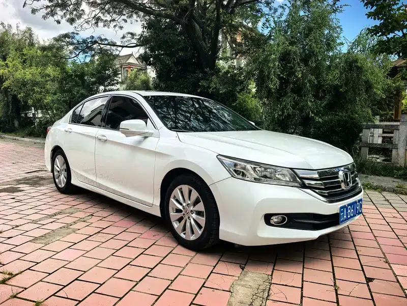 2014 Honda Accord 2.4L EXN Luxury Navigation Edition — миниатюра 3