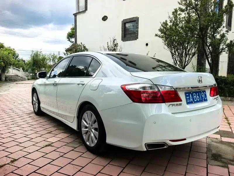 2014 Honda Accord 2.4L EXN Luxury Navigation Edition — миниатюра 4