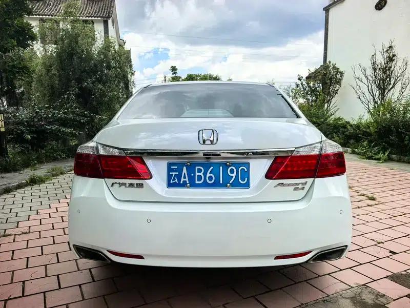 2014 Honda Accord 2.4L EXN Luxury Navigation Edition — миниатюра 5
