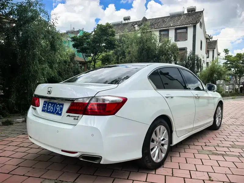 2014 Honda Accord 2.4L EXN Luxury Navigation Edition — миниатюра 6
