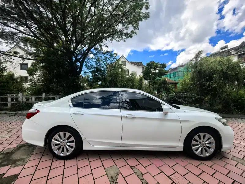 2014 Honda Accord 2.4L EXN Luxury Navigation Edition — миниатюра 7
