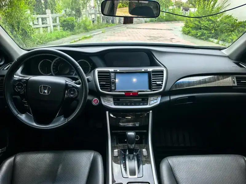 2014 Honda Accord 2.4L EXN Luxury Navigation Edition — миниатюра 8
